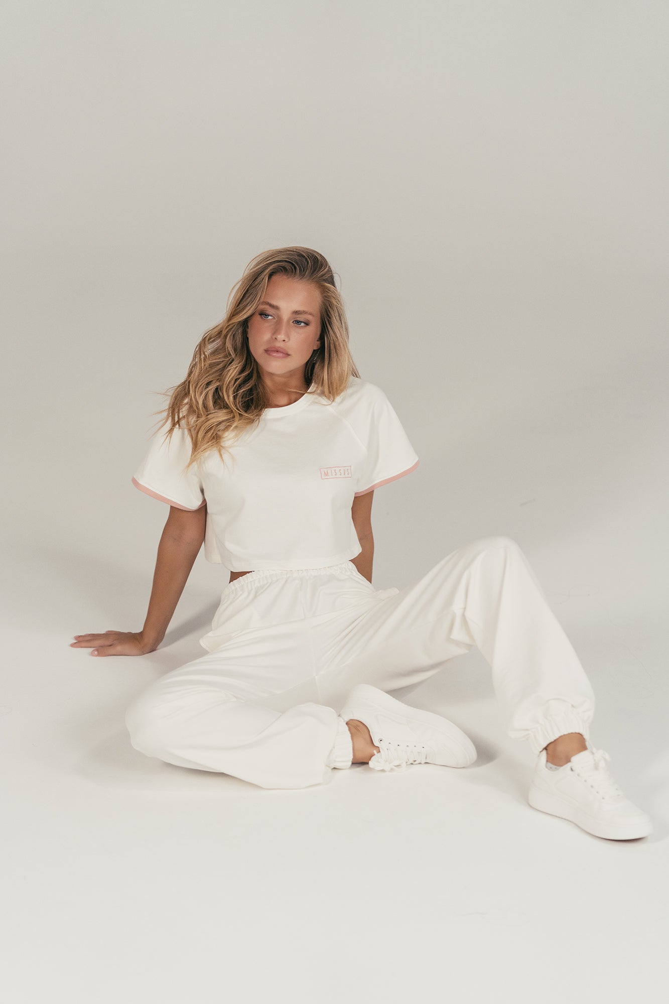 WHITE TRACKSUIT SWEATPANTS