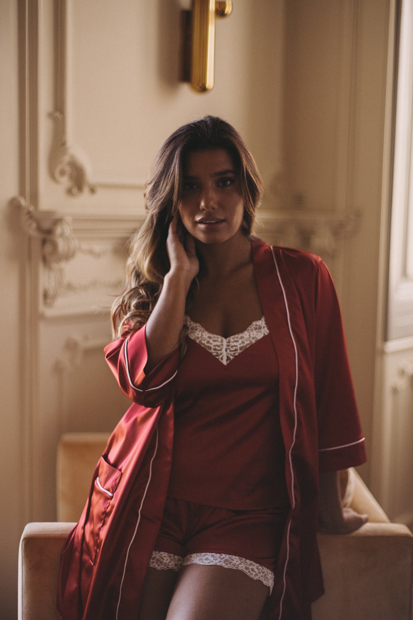 BATA DE SATÉN ROJA